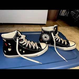 Converse Embroidered floral high top shoe women’s size 7.5